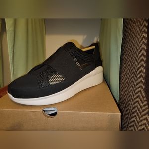 New in box UGG libu lite sneakers size 10 women